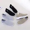Zapatos casuales de punto ligeros y transpirables, antideslizantes, de suela blanda, para hombre, modelo nuevo de primavera, slip-on, cómodos, estilo "dad shoes"