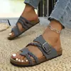 Sandalias planas tejidas 2026 para mujer, nuevo calzado de verano para exterior, estilo europeo y americano, chanclas romanas versátiles para la playa, cómodas para la temporada