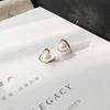 E1014 Versión coreana de aretes de perlas de amor de corazón aretes simples lisos aretes de temperamento Joker ventas directas de fábrica