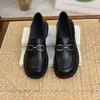 Zapatos de cuero estilo británico, nuevos mocasines de otoño 2026 para mujer, sencillos y elegantes, estilo Hepburn, zapatos planos cómodos y antideslizantes