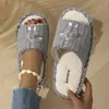 Chinelos de gato populares transfronteiriços para uso doméstico, sapatos baixos planos antiderrapantes para casais, chinelos quentes de algodão para atacado transfronteiriço