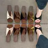Sandalias de tacón de aguja cuadradas de terciopelo a la moda para mujer, nuevas sandalias de tacón alto retro francesas para el verano de 2026 para combinar con vestidos