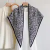 Lenço de seda listrado irregular estilo europeu feminino novo para primavera e verão, acessório de usar por cima, xale triangular, cinto para cintura de jeans, lenço triangular