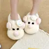 Bonitas pantuflas de algodón estilo girly con ratón de cocina para mujer, nuevo modelo otoño e invierno 2026, forradas de felpa, cálidas, versátiles y adecuadas para usar en exteriores