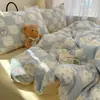 Conjunto de Quatro Peças de Gaze Dupla Nível Bebê e Materno Tipo Nuvem Classe A, Roupa de Cama Individual para Dormitório em Gaze de Algodão, Amigável à Pele e Adequado para Todas as Estações, Conjunto de Roupa de Cama de 4 Peças