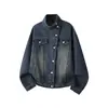 Jaqueta Jeans Masculina Nova Outono 2026, Casaco Jeans Estilo Vintage Lavado com Gola Alta e Fechamento Diagonal Irregular