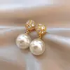 Pendientes de Perlas Barrocas de Imitación de Alta Gama, Pendientes de Lujo Nicho con Lazos y Diamantes Brillantes, Pendientes de Nuevo Estilo Popular 2026