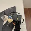 Bolso de Mano Retro Simple Transfronterizo Verano 2026 Nuevo Bolso de Hombro Elegante Bolso Pequeño Cuadrado Cruzado Personalizado