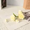 Flor Artificial Rosa de Três Cabeças Flor de Junco Decoração de Casamento Arranjo de Flores Suprimentos para Casamento Flor de Seda com Folhas Enfeites de Mesa