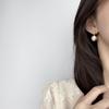 Pendientes de lujo ligero de alta calidad estilo retro de Hong Kong estilo Chanel elegantes pendientes de ópalo clip para oreja sin perforación estilo espiral para mujer