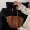 Bolso de mano casual de gamuza 2026 nuevo vintage piel de vaca esmerilada bolsa grande para el hombro para mujer bolso de hombro casual para el día a día