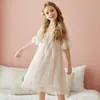 Bata de Princesa para Niñas Palacio Primavera y Verano Manga Corta Larga Ropa de Casa Malla de Encaje para Niñas Pijama Familiar