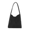 Bolso tejido de color liso nuevo 2026, un bolso tipo cubo de nicho y sofisticado con un estilo retro francés, bolso de hombro y bolso cruzado de moda