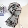 Bufanda para Mujer en Otoño e Invierno, Abrigo Cálido, Cuadros Clásicos Blanco y Negro Estilo Coreano, Versátil y Elegante, Protección de Cuello Engrosada, Bufanda y Chal Cortavientos