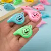 Apito de Plástico com Expressão de Macaron Brinquedo Infantil Apito de Árbitro para Torcer Recompensa para Torcedor Pequeno Brinquedo