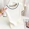 Nova Camiseta de Malha Feminina Manga Curta 2026 Primavera/Verão Petite Curta Emagrecedora Bloco de Cores Top Elegante