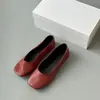 Versão em pele de ovelha estilo nicho linha macia couro macio sapatos de salto baixo único feminino bico quadrado fundo plano sapatilhas slip-on pessoa preguiçosa sapatos pequenos de couro