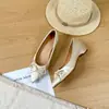 Salto Alto Francês Feminino Salto Bloco 2026 Novo Estilo Aumento Interno da Altura Laço Bico Fino Boca Rasa Sapatos de Salto Único Para o Trabalho Tamanho Grande