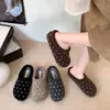 Pantuflas de algodón de un paso con suela gruesa para mujer 2026 moda de invierno de lunares con forro de felpa, sin talón, cerradas para casa