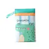 Adorable bolsa de almacenamiento para mascotas y bebés con temática de dibujos animados, bolsa para pañales con compartimentos separados para artículos húmedos y secos, bolsa de almacenamiento multifuncional de doble capa con cremallera
