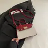 Nuevo Modelo 2025 Bolso Versátil de Moda de Gama Alta para Mujer con Hebilla de Cierre de Color Contrastante Bolso Cuadrado Pequeño Cruzado Casual de Moda