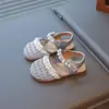 Sandalias de Princesa para Niña Lindas de Punta Cerrada Verano 2025 Nuevos Zapatos Infantiles para Niña Perla Suela Suave Zapatos de Playa