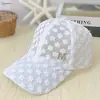 Gorra con Etiqueta R Incrustada de Diamantes para Mujer, Gorra de Béisbol con Visera Floral de Encaje Estilo Coreano con Pedrería, Gorra de Malla con Protección Solar, Gorra de Béisbol a la Moda