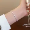 Pulseira de zircônia brilhante estilo europeu e americano para mulheres, novo modelo 2026, simples e única, elegante e de alta qualidade, acessório de mão versátil