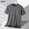 Camisa Masculina de Seda de Gelo com Gola Redonda, Manga Curta, Estilo Fino de Verão, Novo Modelo 2026, Roupa de Verão para Pais de Meia-Idade, Camiseta de Manga Meia-Manga com Bolso