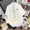 Camisa de Dos Piezas Falsas con Empalme y Hebilla de Hierro para Hombre Marca de Tendencia Estilo Hong Kong Camisa Blanca de Manga Corta Moda para Hombre Primavera Verano 2025 Nuevo Modelo