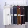 Esta falda plisada de punto gris presenta un corte súper favorecedor y es una falda larga nueva de estilo coreano, versátil, para mujer, perfecta para la temporada otoño/invierno 2026
