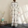 Vestido Feminino Original Estilo Francês de Manga Curta com Decote V Fino Drapado Estampado Posicionado Solto com Efeito Emagrecedor