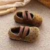 Sapatos Mary Jane para meninas, nova coleção de outono, sapatos de princesa com sola macia, para crianças de 3 a 6 anos, estampa de bolinhas, estilo retrô, sapatinhos de couro, sapatos baixos