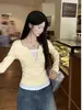 Camisa Amarela Clara para Camadas Internas Feminina, Nova Tendência Coreana para Primavera e Outono 2026, Casual, Ombro Normal, Falsa Peça Dupla, Camiseta de Manga Longa