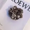 Estilo Hong Kong Vintage Borde Quemado Tela Brillo Camelia Hecho a Mano DIY Lazo para el Cabello Broche Accesorios para Ropa Mayoreo