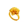 2025 Nuevo Anillo de Flor Pequeña Color Arena Dorada Diseño de Nicho para Mujer Anillo de Flor Abierta Dulce Suministro en Vivo