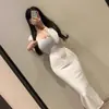 Ropa de mujer de comercio exterior de Dongdaemun, Corea, nueva colección primavera-verano, elegante y ajustada, cuello en V, que realza la figura, abertura, bodycon, vestido de longitud media