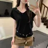 Foto Real de una Camiseta sin Mangas de Punto de Alta Gama con Botones, Cuello en V y Hombros Caídos para Mujer, Nuevo Estilo Verano 2026, Top Relajado y Casual