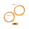 Llavero de anillo de plástico de colores Accesorios para abalorios DIY Colgante de anillo de resorte Gancho de campana Materiales para cadena de teléfono móvil
