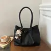 Bolsa feminina de grande capacidade para uso transfronteiriço, nova coleção outono 2026, bolsa de ombro versátil e elegante, bolsa tote moderna e casual para o trabalho e uso diário
