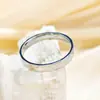 Anillo de acero de titanio de lujo ligero estilo coreano, forma geométrica de diamante de moda, simple, no se decolora, tacto de alta gama, accesorio de anillo para parejas, modelo nuevo