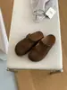 Sandalias casuales de cuero para mujer con plataforma gruesa, diseño de punta cerrada, para otoño 2026
