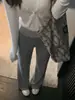 Pantalones acampanados grises de lunares estilo coreano para mujer, pantalones deportivos acampanados de rayas para verano con cintura ancha adelgazante, estilo casual para paseos tranquilos.