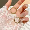 Pendientes de Aro Grandes para Mujer con Diseño Único y Estilo Elegante, Aros Pequeños Lisos Estilo Coreano y Europeo/Americano, Nuevos Pendientes de Moda 2024
