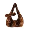 Yaozi 2026 colección de principios de otoño: un bolso de axila elegante y espacioso, perfecto para el trayecto diario, con un diseño afelpado y un estilo de bolso de hombro retro