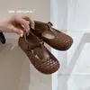 Sapatos de Couro Trançado Estilo Novo Primavera/Verão 2026 para Meninas Versáteis com Tira em T Velcro Versão Coreana Sapatos de Couro para Crianças