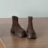 Botas curtas de celebridade da internet estilo chaminé de inverno sola grossa preta botas Martin femininas novo estilo estilo emagrecedor pessoas baixas 2026
