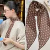 Pañuelo de seda con lunares marrones, un accesorio elegante y versátil para mujer, nueva colección 2026, se puede usar como diadema, liga para el cabello o bufanda larga