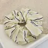 Scrunchie Amarelo Claro Listrado Estilo Coreano para Mulheres, Acessório de Cabelo Suave e Elegante, Elástico para Coque, Corda Elástica para Rabo de Cavalo Baixo