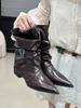 Botas de Salto Grosso Bico Fino Plissadas de Pelo para Mulheres Outono e Inverno 2025 Fivela de Cinto Botas Curtas Salto Grosso Botas de Cavaleiro Botas de Calça Preto Marrom